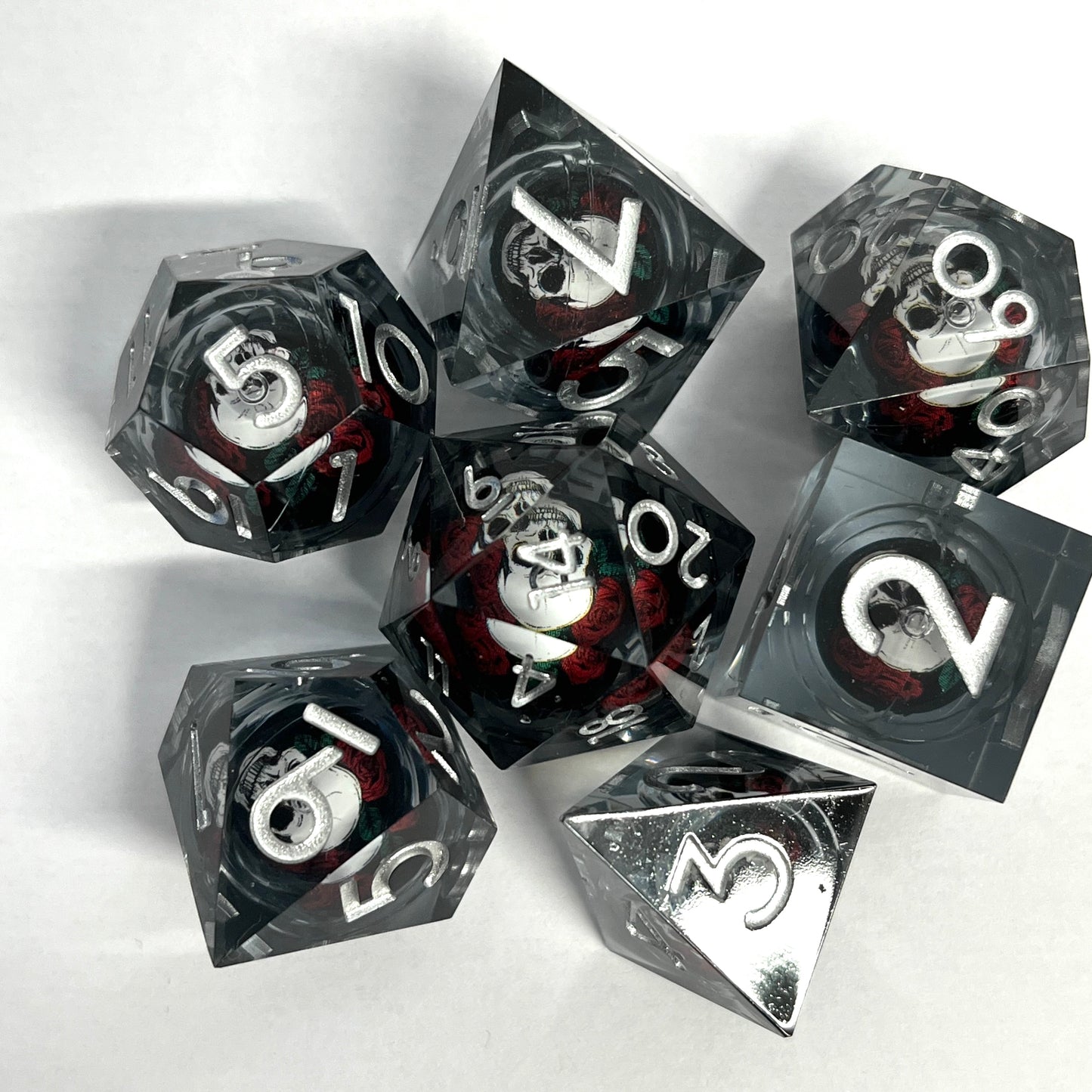 Skull sharp edge dice set